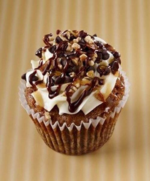 Kentucky Bourbon Pie: Bourbon cake with pecans and chocolate chips, a cream cheese frosting with pecans and chocolate chips drizzled in caramel and ganache. Photo credit: Pinterest