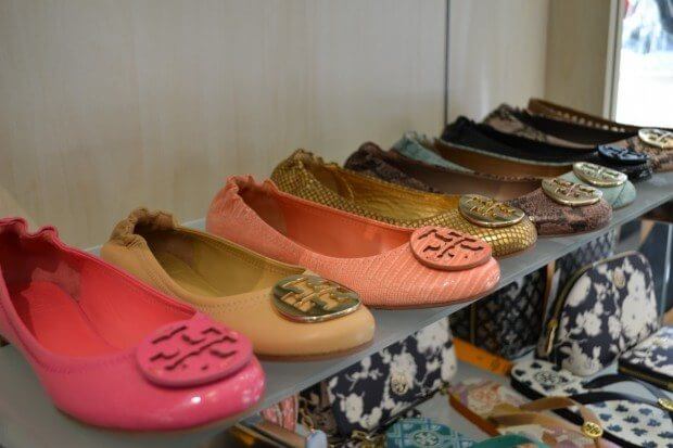 Even Victoria Beckham Wears FLATS