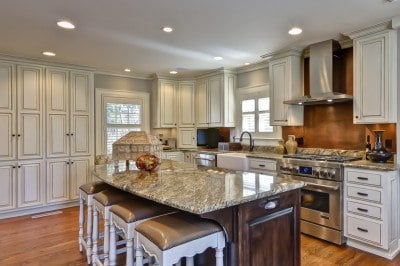 Broderick Builders SBGuide hallkitchen 1 14