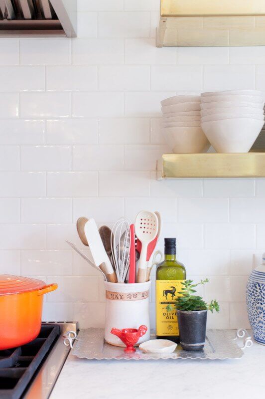 Modern Kitchen: Fresh and White