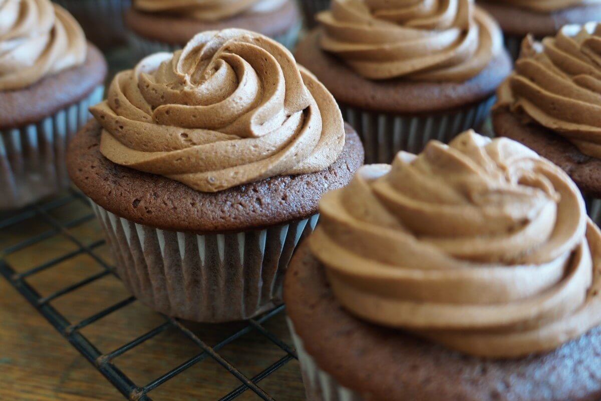 Buzz-Worthy Cake Bites