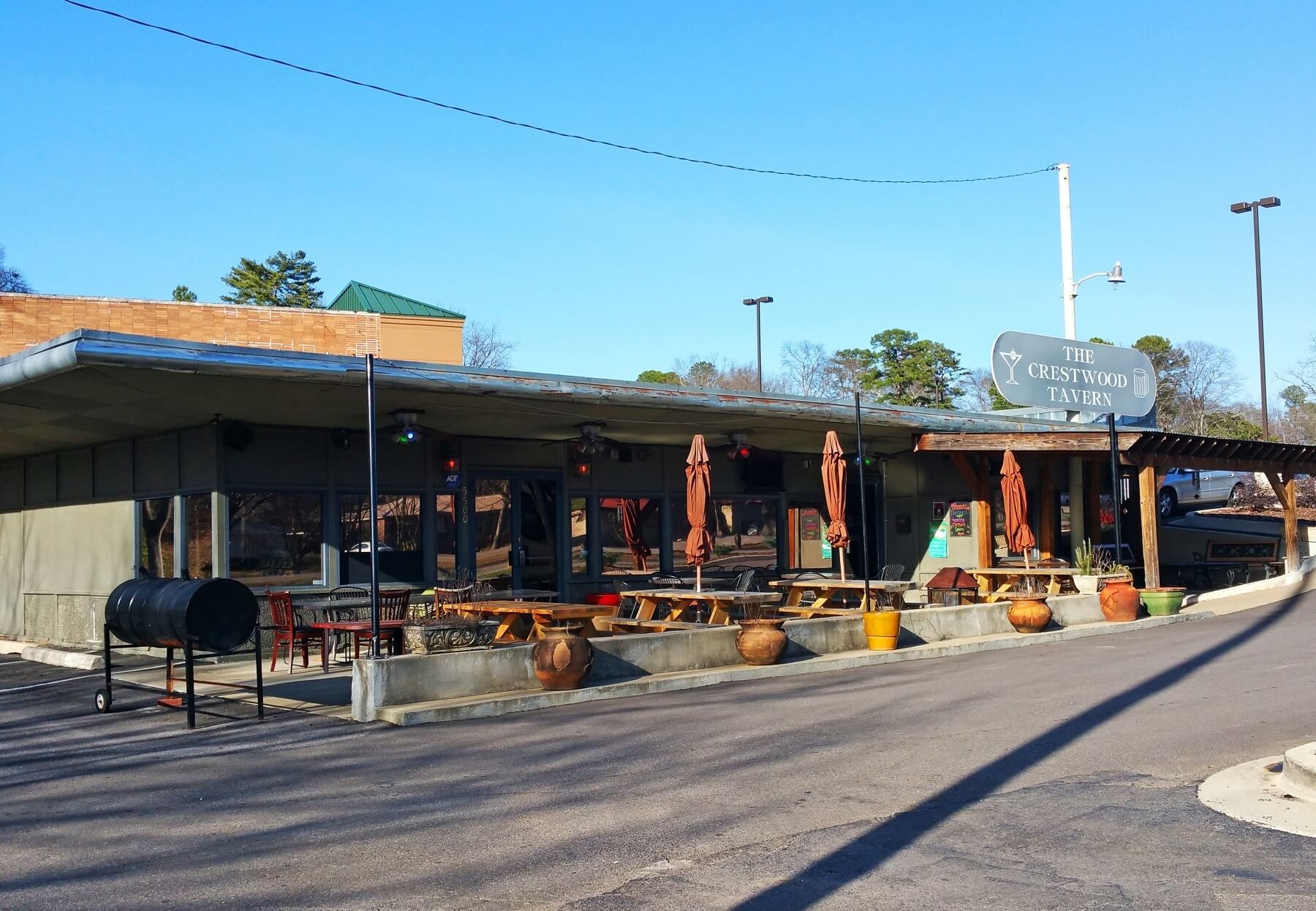 Crestwood Tavern Dog-Friendly Patio in Birmingham Crestwood Tavern Dog-Friendly Patio in Birmingham