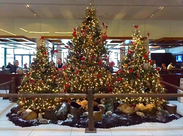 Sway in the Hyatt Regency Atlanta piles on the holiday charm for a Christmas Day dinner./Image credit Hyatt Regency Atlanta