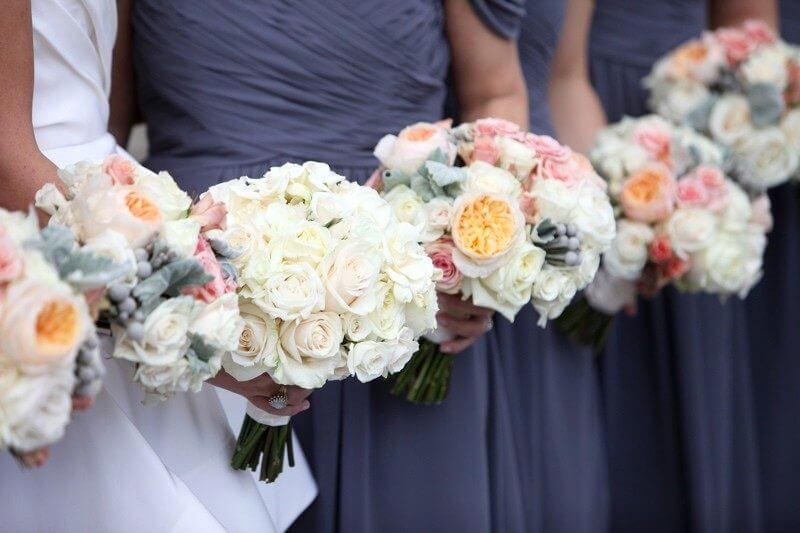 bouquets with lavendar bridesmaid dresses