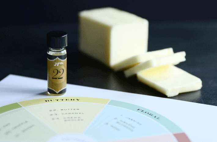 Les Arômes du Chocolat comes with 24 aromas and a color wheel filled with information to become a chocolate connoisseur!