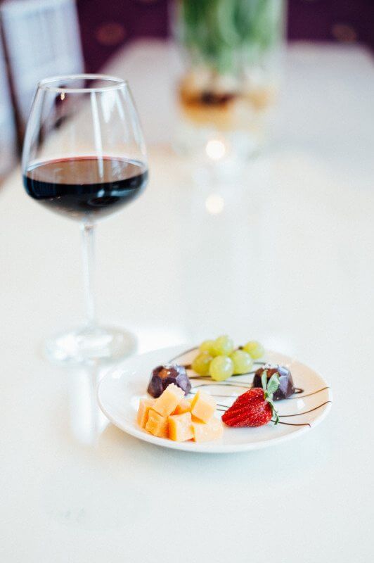 A sample of what wine pairing looks like at Tempur Chocolate.