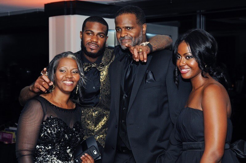 Hometown NBA Star marries in Louisville in a lavish wedding. Earl and his family. Please note that his father is taller than he is.