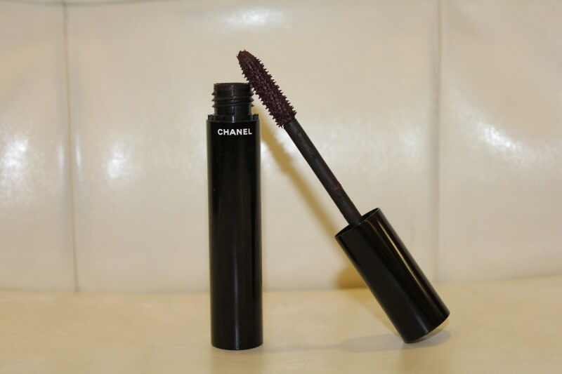 The Prune-colored mascara looks so chic on Alicia. $