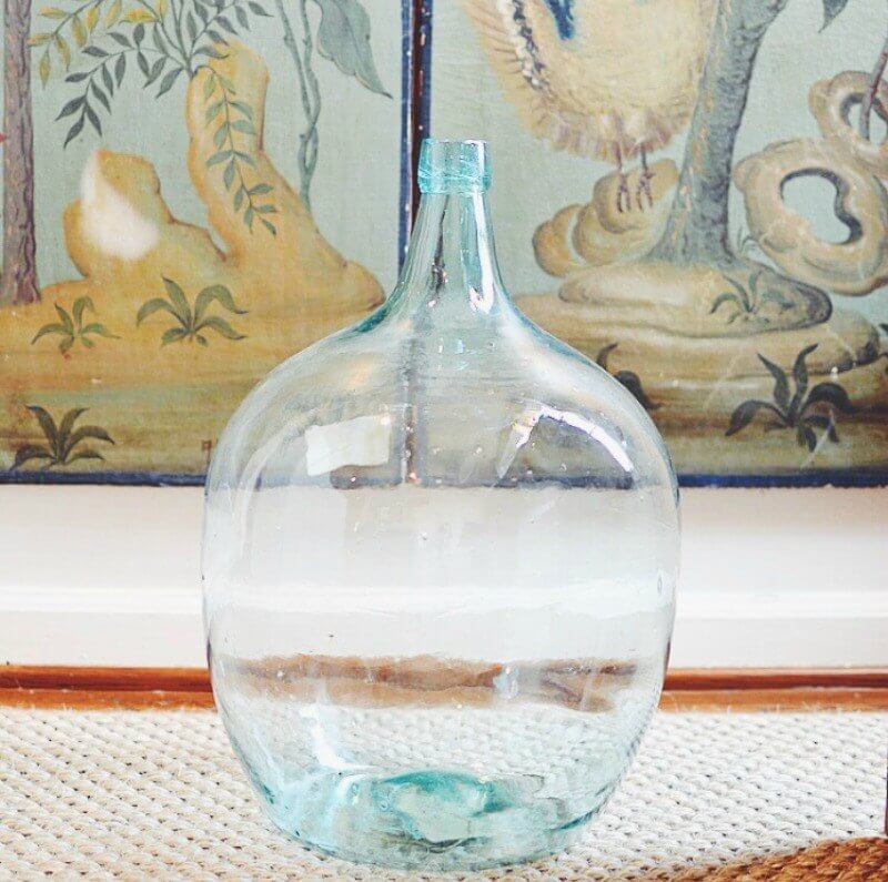 Just a touch of blue livens up the room.