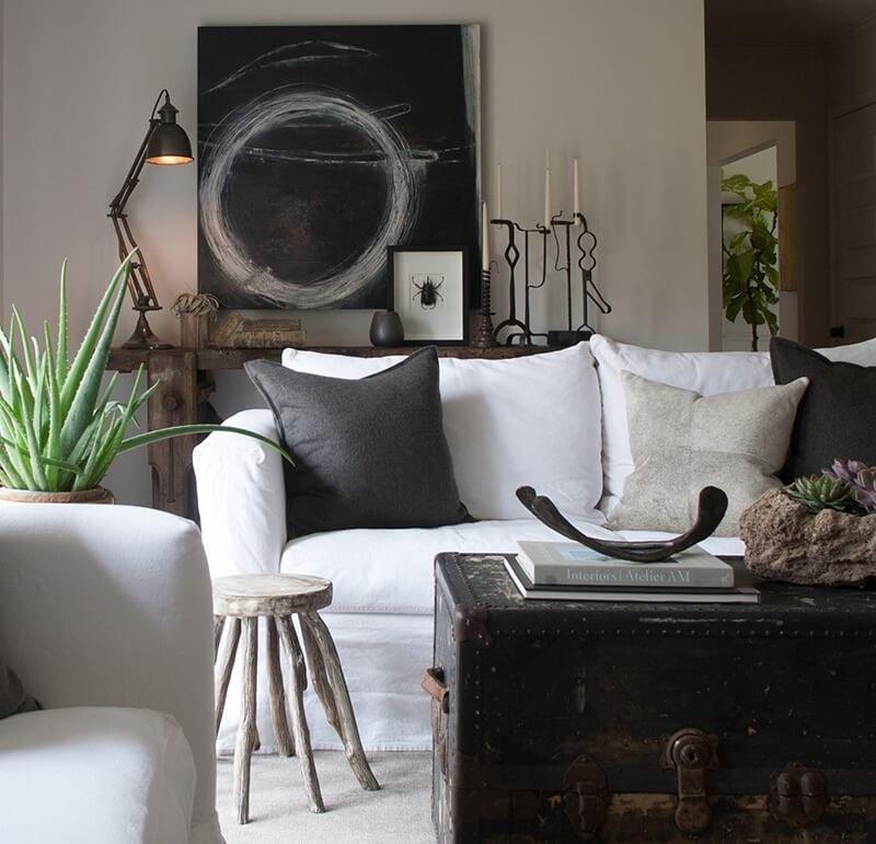 The downstairs den in Sean Anderson's home demonstrates his talent for mixing classic and contemporary to achieve unconventional charm.