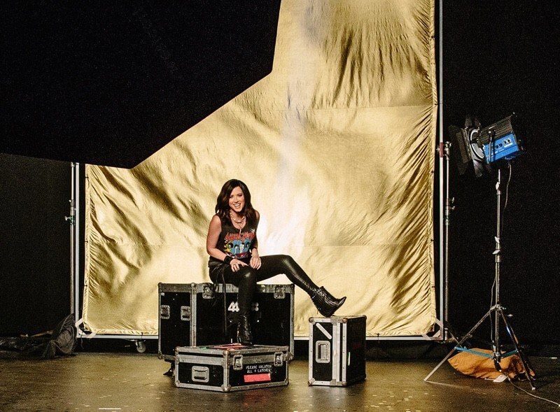 Shawna Thompson is a country girl who is comfortable in her own skin thanks to wise words from her dad