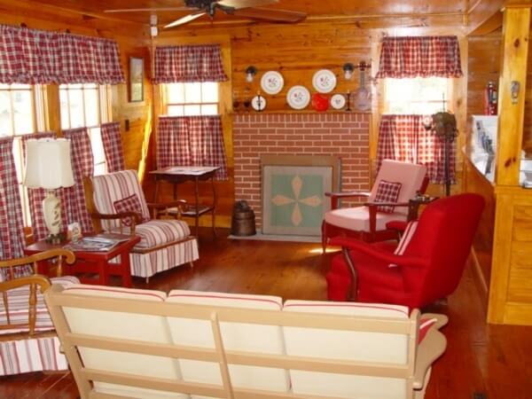 The interior of Hank Williams' cabin is frozen in time, preserving the charming 50s decor that surrounded the beloved musician when he stayed there.