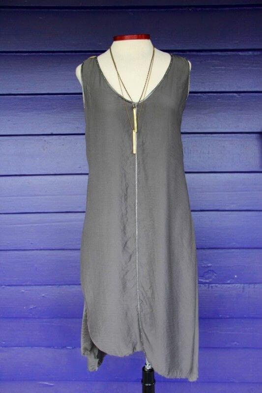 This simple gray dress form Moda is perfect for so many occasions. "What to wear in Nashville in August"