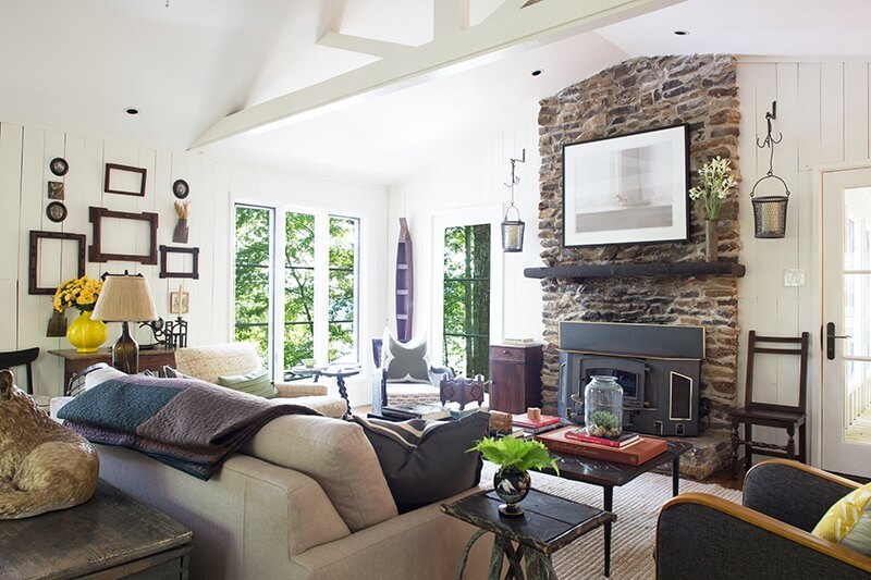 This Beautiful Snow Lake Cabin is the Perfect City Escape