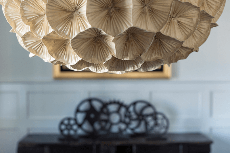 Behold this beautifully engineered orb light, which has a romantic yet modern appeal, reiterating the overtone of the entire design.