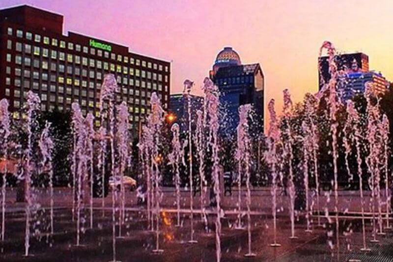 Great sunset by the dancing fountains. Image: Linda Metro (@lindafayephotos) via Instagramers of Louisville