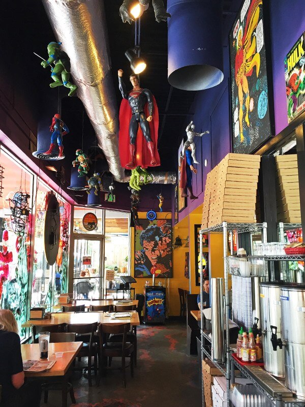 Savage Pizza interior