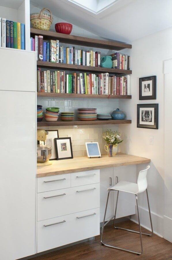 Built-in desk and workspace