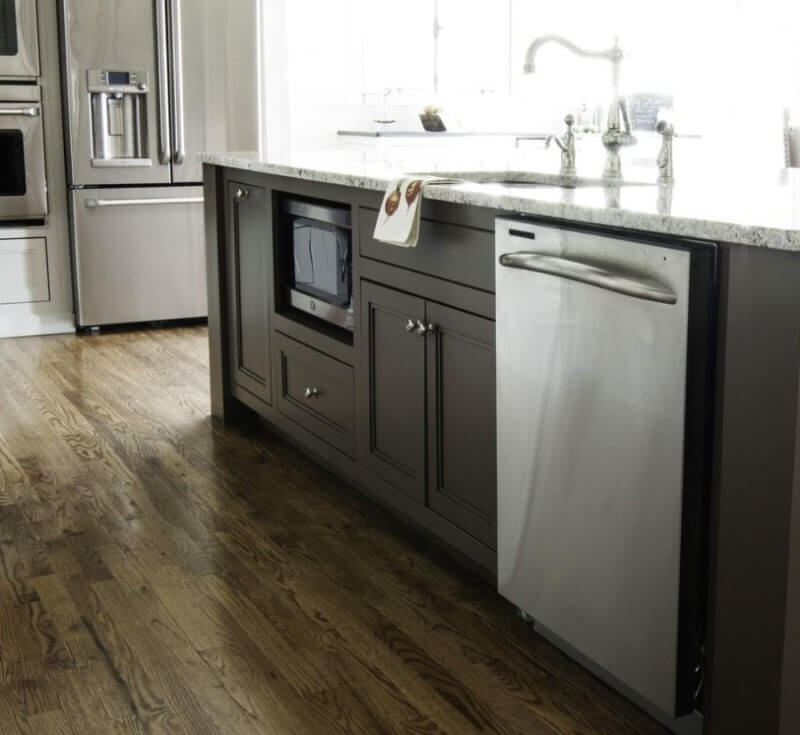 The island is the brain of this kitchen. 08hamilton