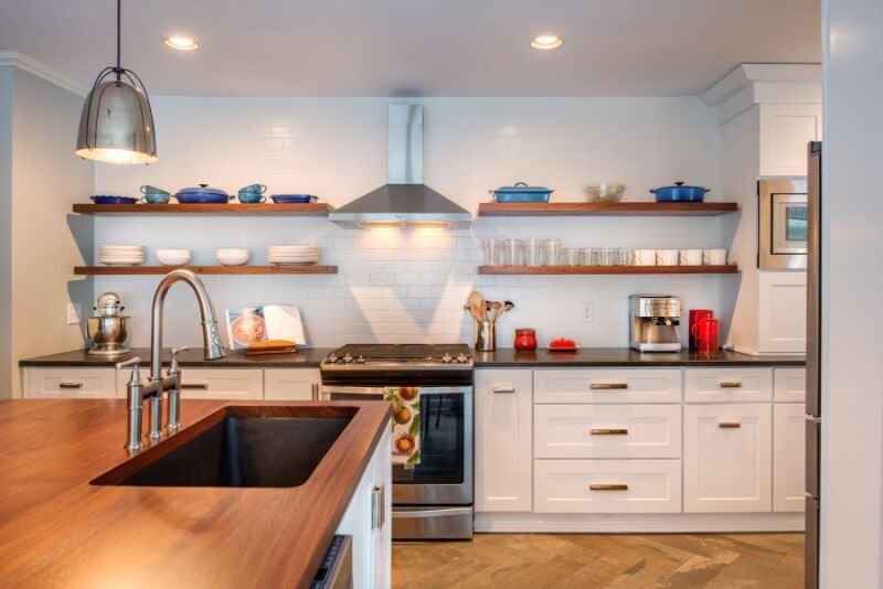 Where do you stand on the open-shelves debate? White kitchen with open shelves