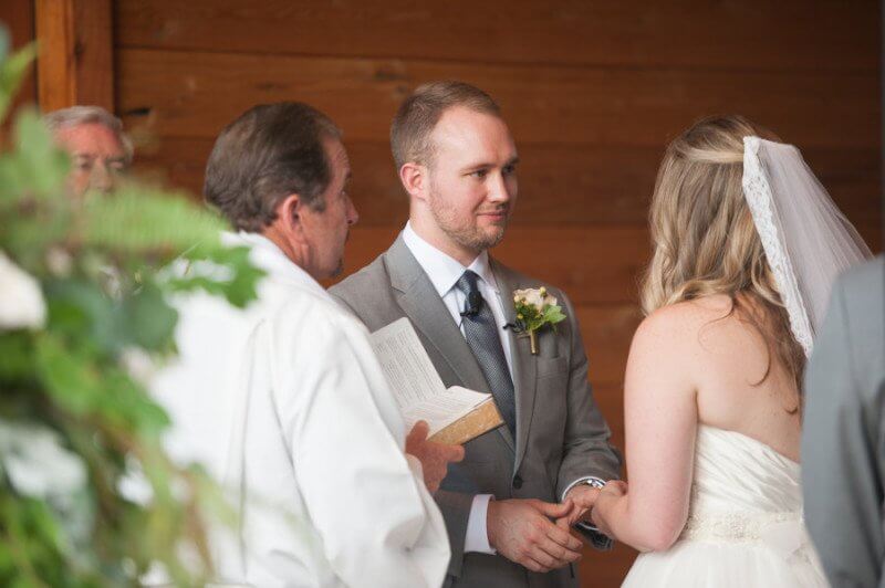 Katie and Kurt say their vows.