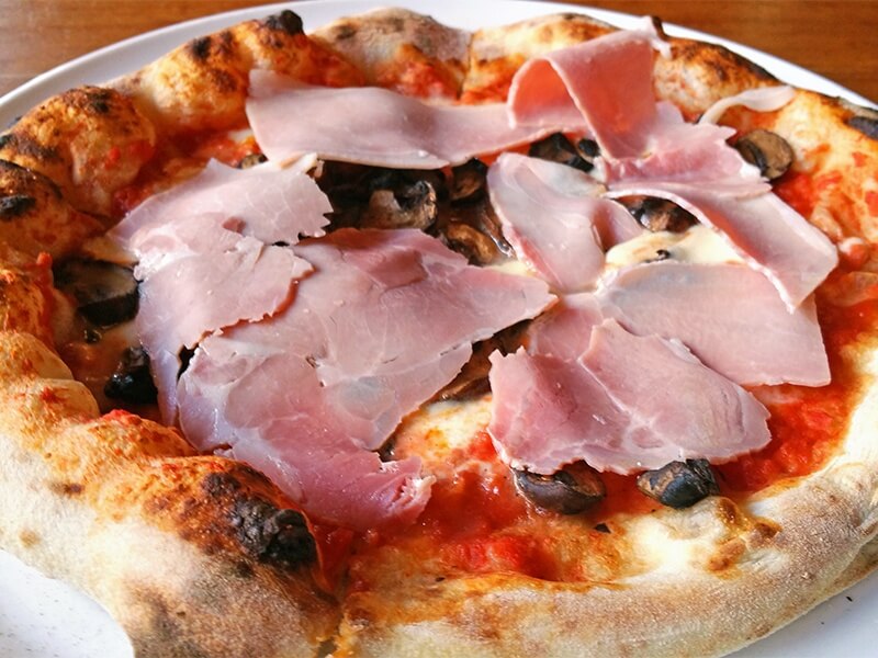 Cotto e Funghi pizza at Bettola pizza