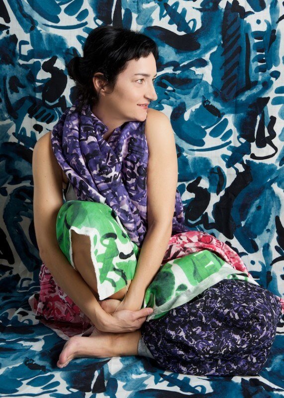 Andra models her vibrant prints. 