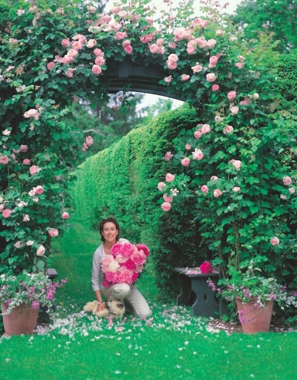 Carolyne Roehm in her Weatherstone, CT garden | Image: Sylvie Becquet