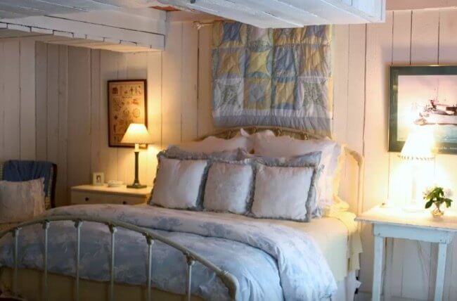 Tasteful country charm abound in this woodsy retreat. Image: airbnb Tasteful country charm abound in this woodsy retreat. Image: airbnb