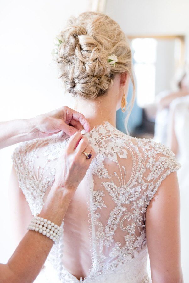Lindy's dress and hair are gorgeous! Lindy's dress and hair are gorgeous!