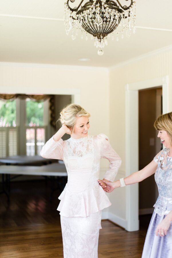 One of Lindy’s favorite moments was this sentimental photoshoot with her mother while getting ready the morning of the wedding. “I slipped into my mom’s wedding dress for a photo shoot,” Lindy says. “It was so sweet to share that moment with her.” One of Lindy’s favorite moments was this sentimental photoshoot with her mother while getting ready the morning of the wedding. “I slipped into my mom’s wedding dress for a photo shoot,” Lindy says. “It was so sweet to share that moment with her.”