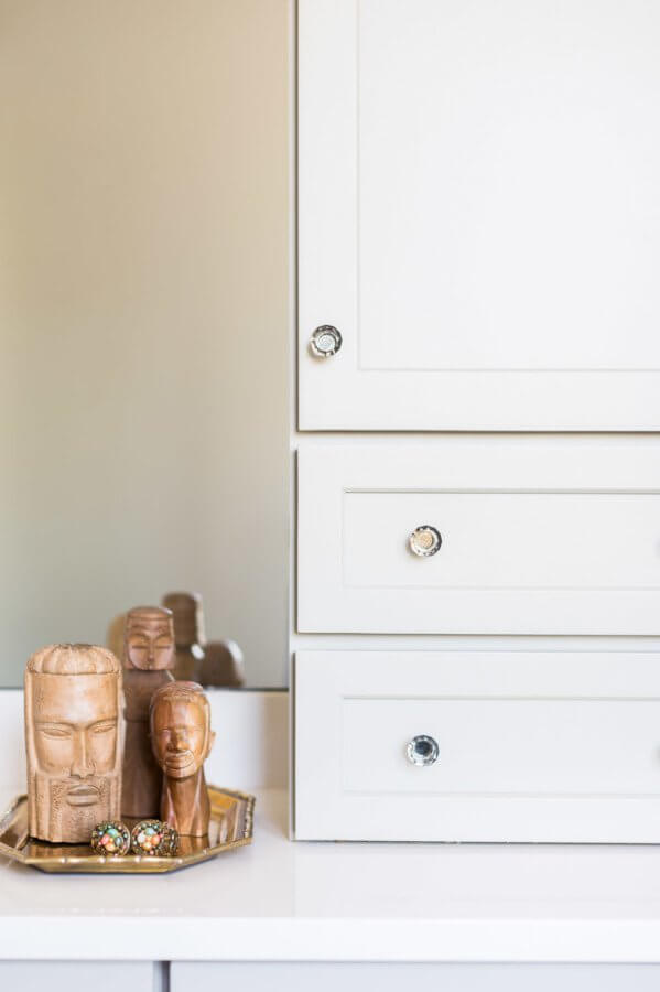 Add pops of personality with small décor items! Add pops of personality with small décor items! Image: Alyssa Rosenheck Photography