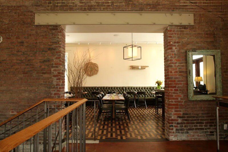 Decca's two-story dining area is open, comfortable and a great post-track way to relax. Stay late on Derby Eve for Top Chef celebrity sightings in the downstairs Cellar Lounge. Decca's two-story dining area is open, comfortable and a great post-track way to relax. Stay late on Derby Eve for Top Chef celebrity sightings in the downstairs Cellar Lounge.