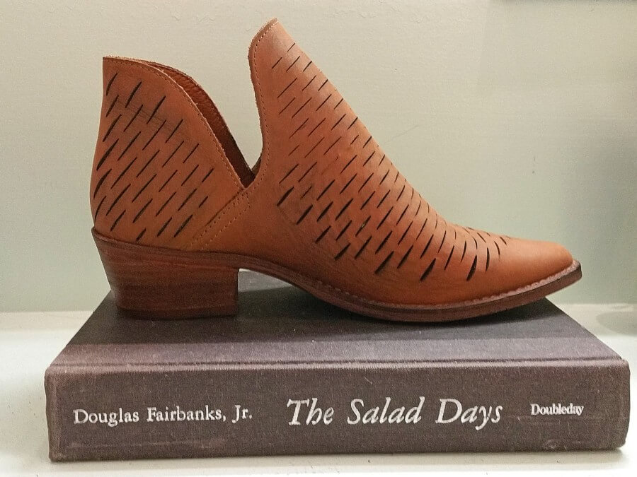 These sleek booties have us swooning! These sleek booties have us swooning!