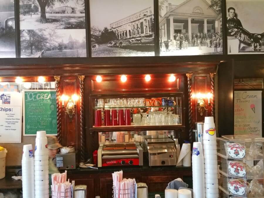 Toomer's Drugs elicits old-world charm. Toomer's Drugs elicits old-world charm.