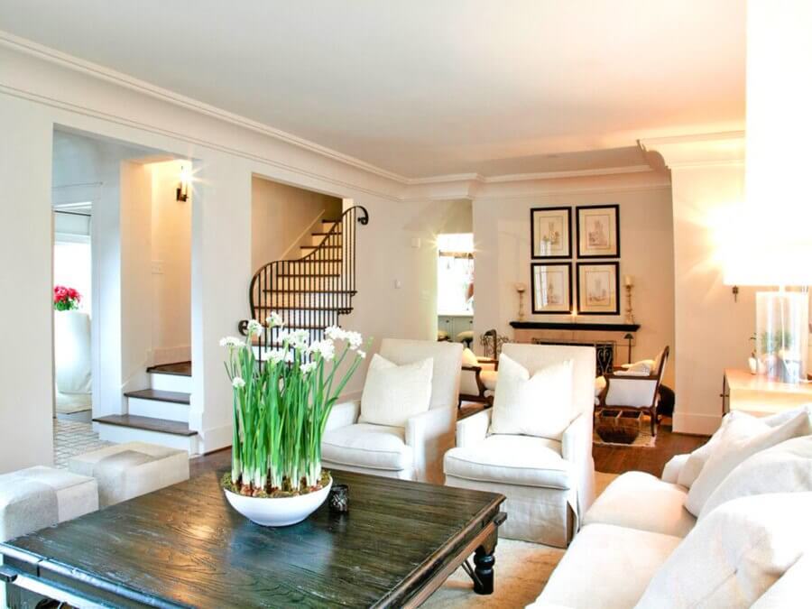 After: New openings, more natural light and fresh shades of white offer an open, airy, inviting atmosphere. Image: <a href="https://www.christopherai.com" target="_blank">Christopher Architecture and Interiors</a> 