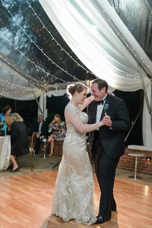 Sarah and her father shared a dance to 'Father and Daughter' by Paul Simon