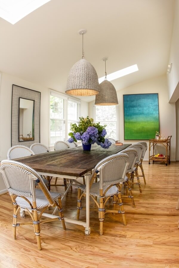 Lesley had all the walls, trim, and ceilings of this house painted in Simply White by Benjamin Moore. The clean, crisp walls create an amazing backdrop for a big, eye catching piece of art. Lesley had all the walls, trim, and ceilings of this house painted in Simply White by Benjamin Moore. The clean, crisp walls create an amazing backdrop for a big, eye catching piece of art.