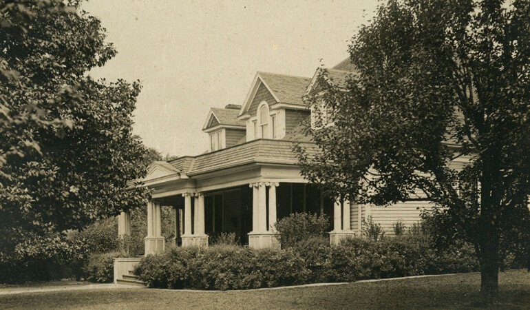 A vintage photo of the Parr family home, following a 1914 renovation. Image| Parr Family