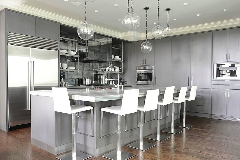 A Fresh, Modern Makeover for a Tired, Traditional Kitchen