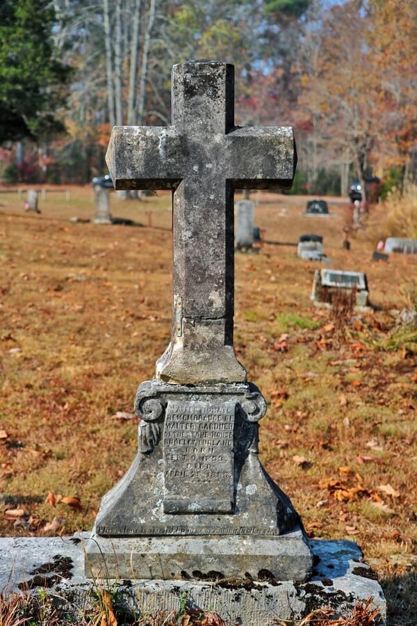The Laurel Dale Cemetery is where many Rugby colonists are laid to rest. The head of the trail to the Gentlemen's Swimming Hole is a few steps away.