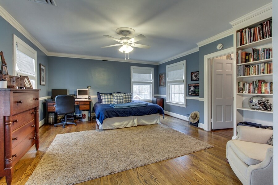 Natural light and beautiful built-ins make this a fantastic bedroom! Natural light and beautiful built-ins make this a fantastic bedroom!