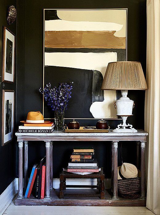 This sideboard arrangement seems to emulate a dash of the bohemian British Island feel that captures William's design aesthetic. This sideboard arrangement seems to emulate a dash of the bohemian British Island feel that captures William's design aesthetic.