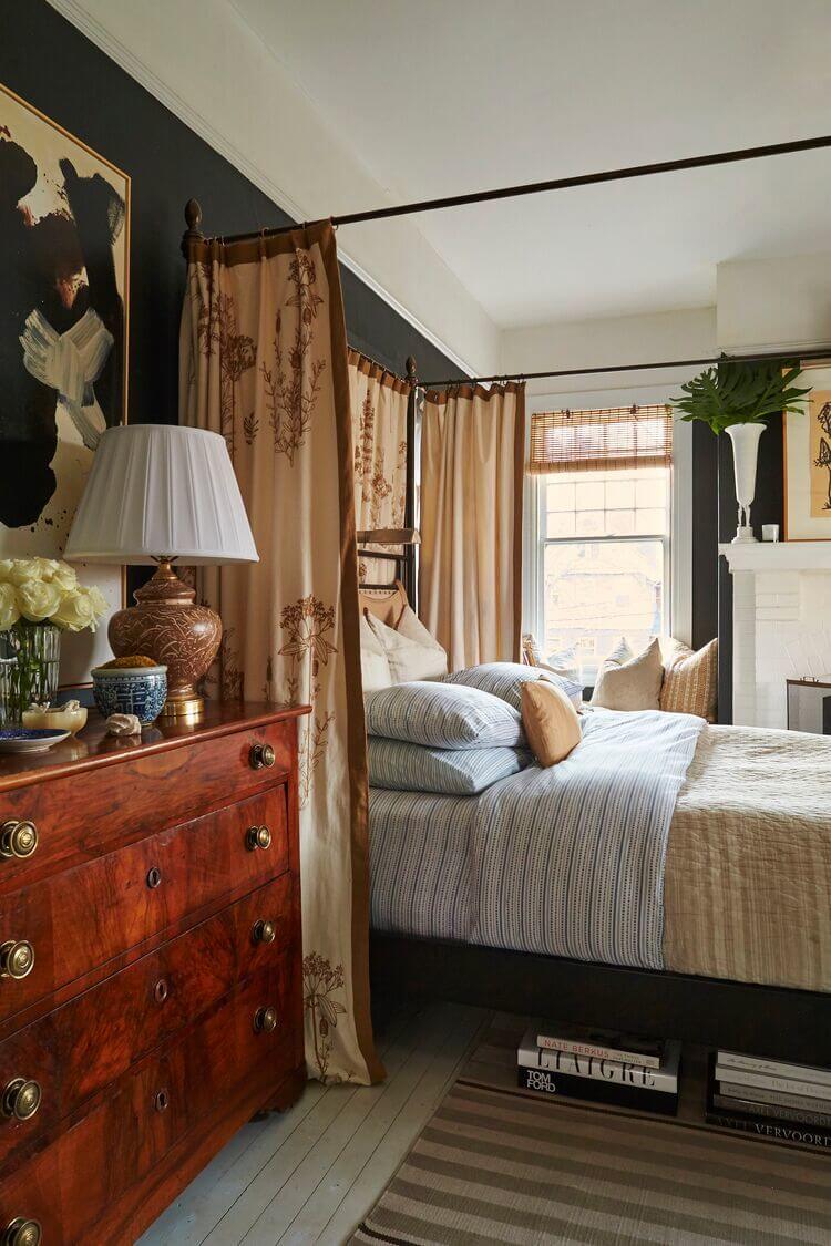Toasty shades of gold, cashmere and walnut are complemented by a rich, bold black in this luxuriant bedroom. Toasty shades of gold, cashmere and walnut are complemented by a rich, bold black in this luxuriant bedroom.