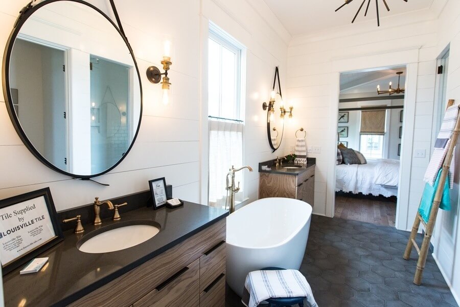 sb-id-crush-leslie-newton-thompson-carriage-house-bathroom