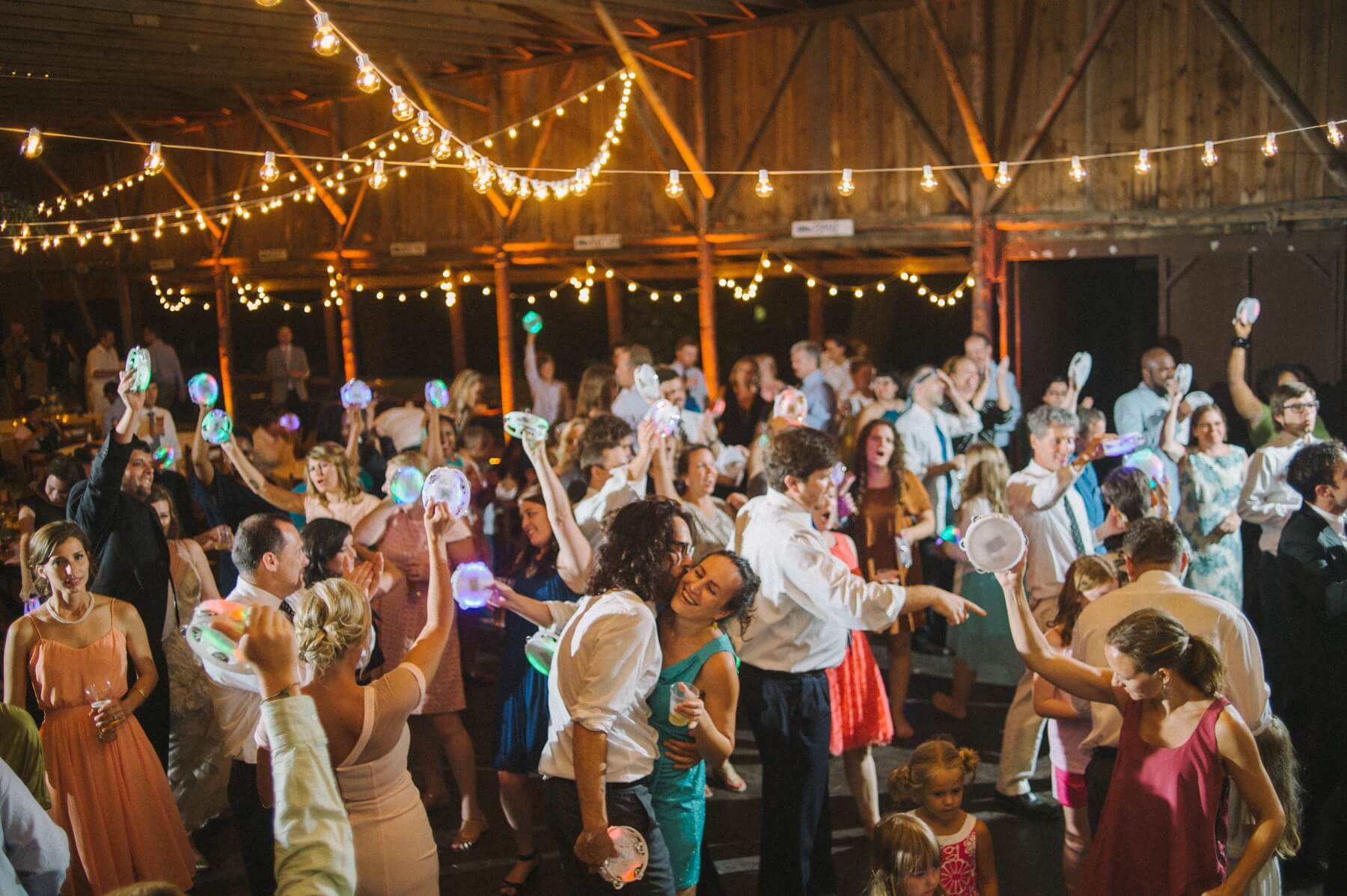 Fueled by grilled cheese and good music, Lee and Dawn’s guests danced the night away atop Lookout Mountain.
