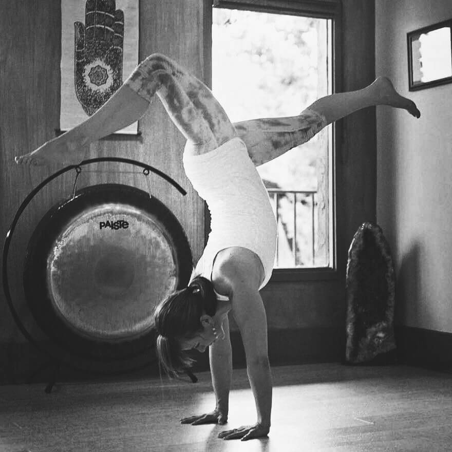 Olivia strikes an advanced pose. Image: Olivia Lomax