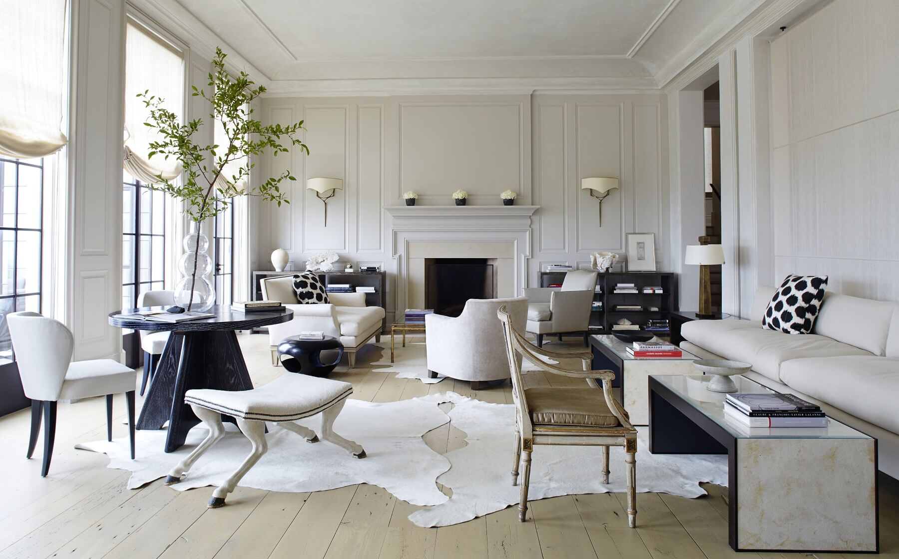 Betsy designed the interiors of this beautiful home by architect Bobby McAlpine for a couple with two children. The salon room features a painted Italian armchair opposite a custom upholstered banquette, sofa and chairs; a pair of custom cerused oak bookcases and a pair of parchment and bronze waterfall side tables. Image: Jean Allsopp