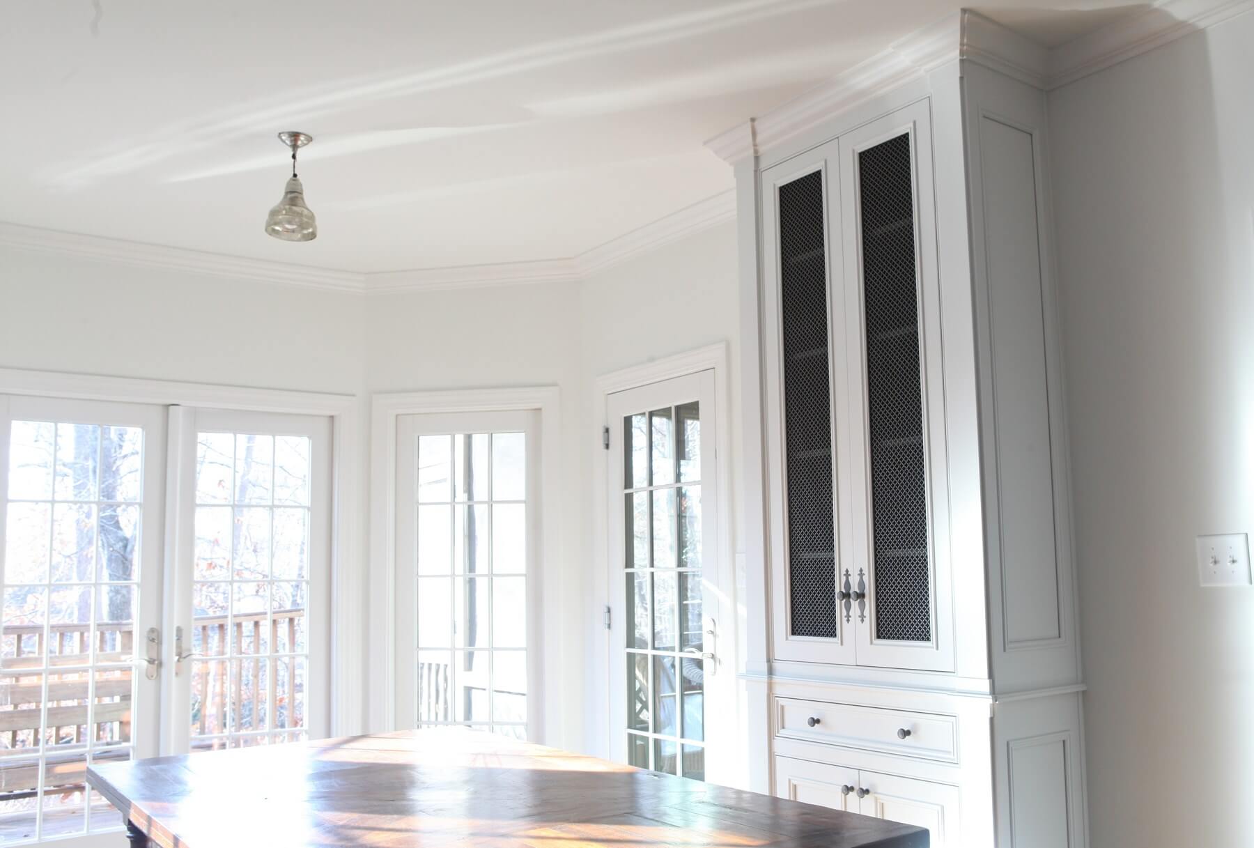 "Floor-to-ceiling dish pantries hold so much more than your traditional wall cabinets and you can reach most of the shelves," says Cyndy who also removed the drapery, allowing even more natural light to flood the space.