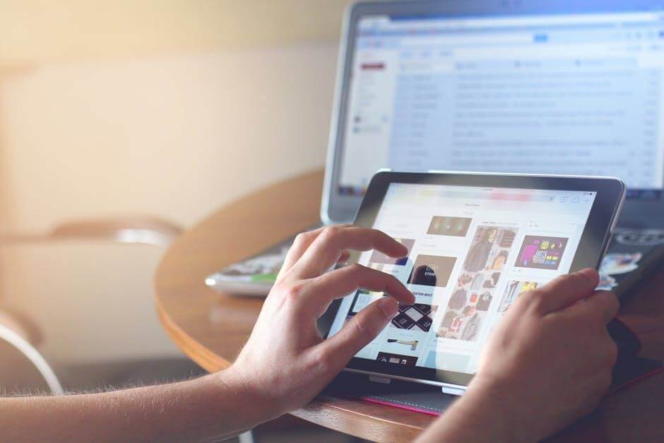 "Those boundaries between work and personal life have all just gone out the window. So, now what we have to do is really put those boundaries back in place for ourselves,” says Hilarie. Image: pexels.com